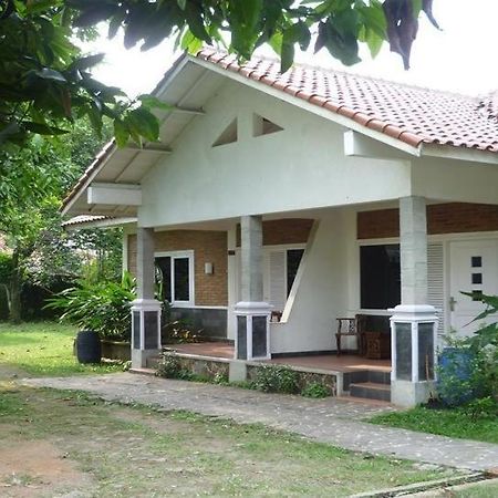 Intan Hotel Purwakarta Esterno foto