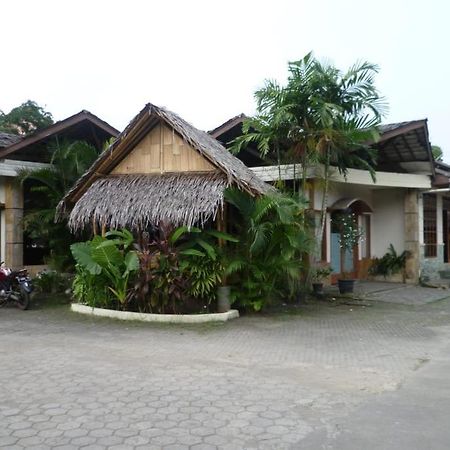 Intan Hotel Purwakarta Esterno foto