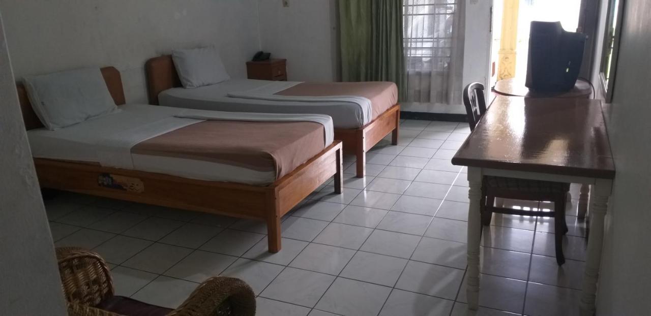 Intan Hotel Purwakarta Esterno foto