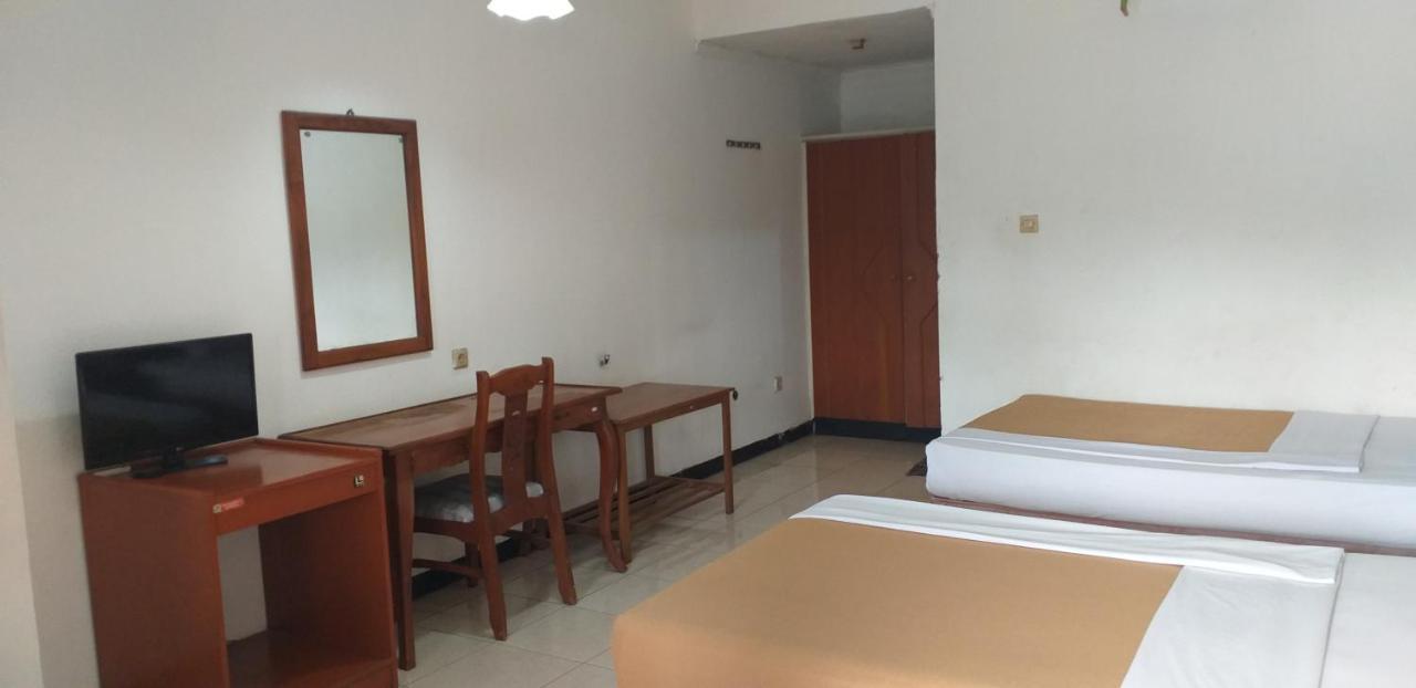 Intan Hotel Purwakarta Esterno foto