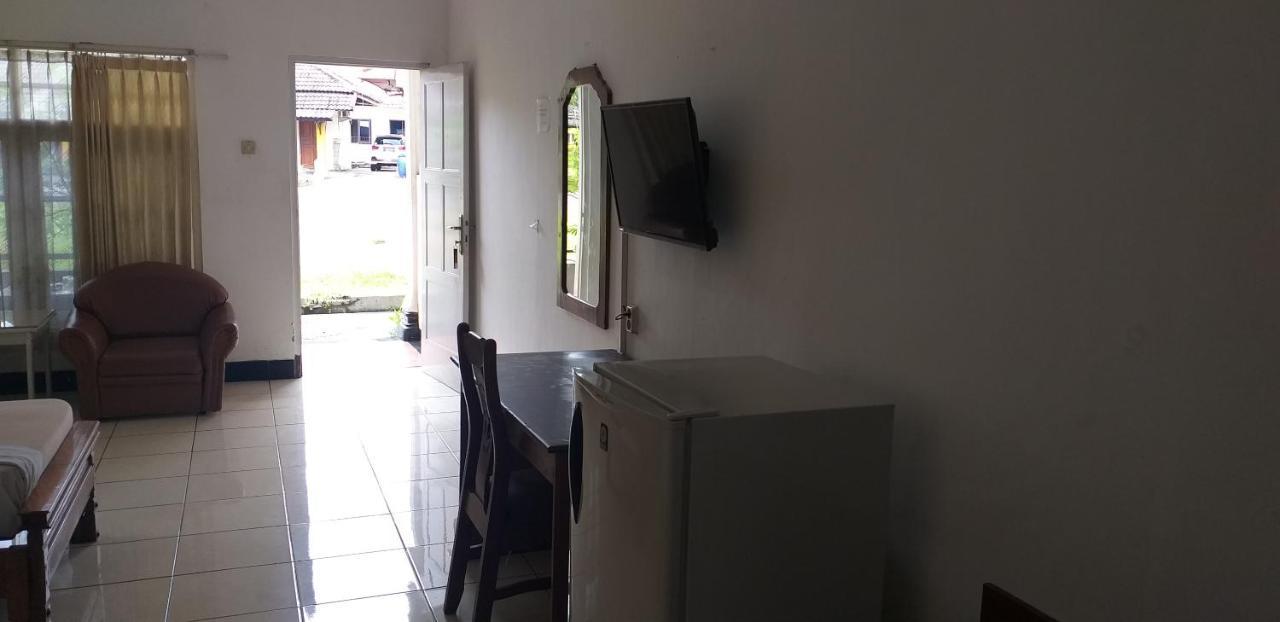 Intan Hotel Purwakarta Esterno foto