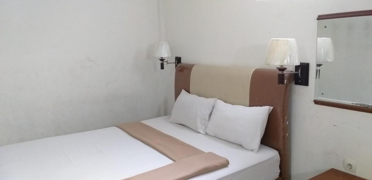 Intan Hotel Purwakarta Esterno foto