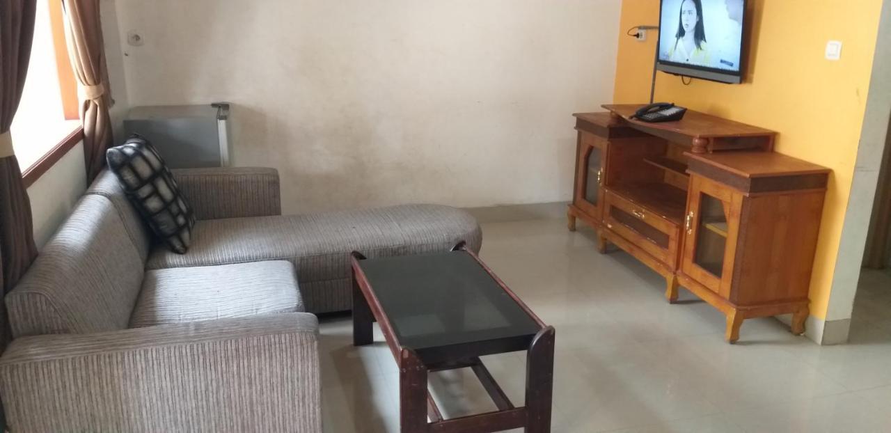 Intan Hotel Purwakarta Esterno foto