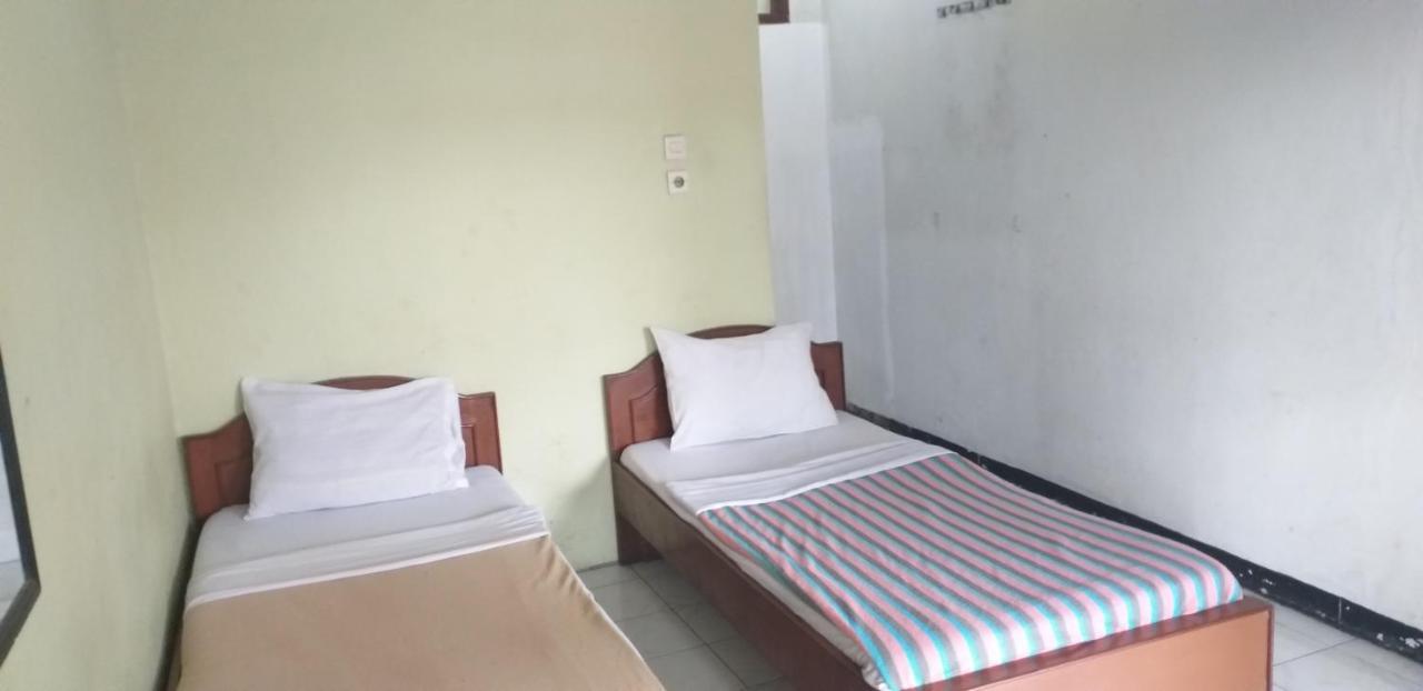 Intan Hotel Purwakarta Esterno foto