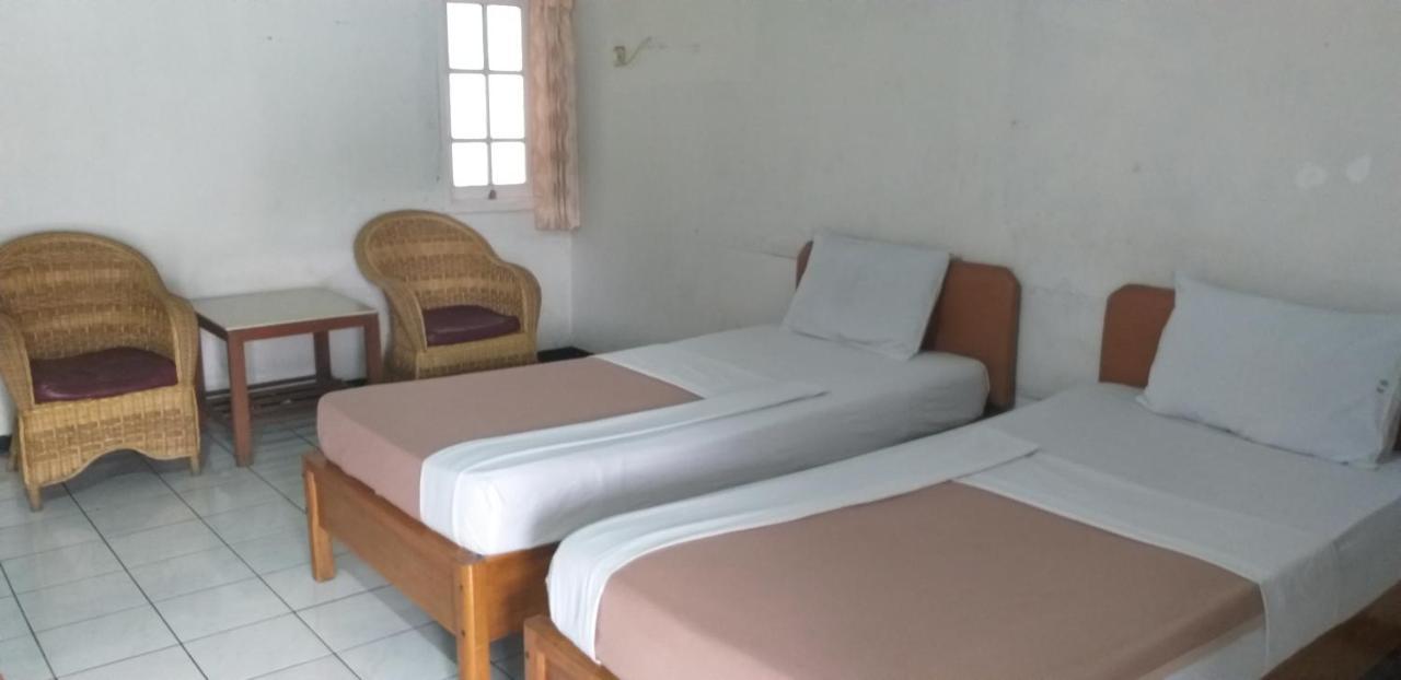 Intan Hotel Purwakarta Esterno foto