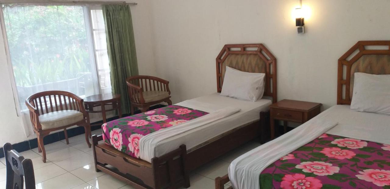 Intan Hotel Purwakarta Esterno foto