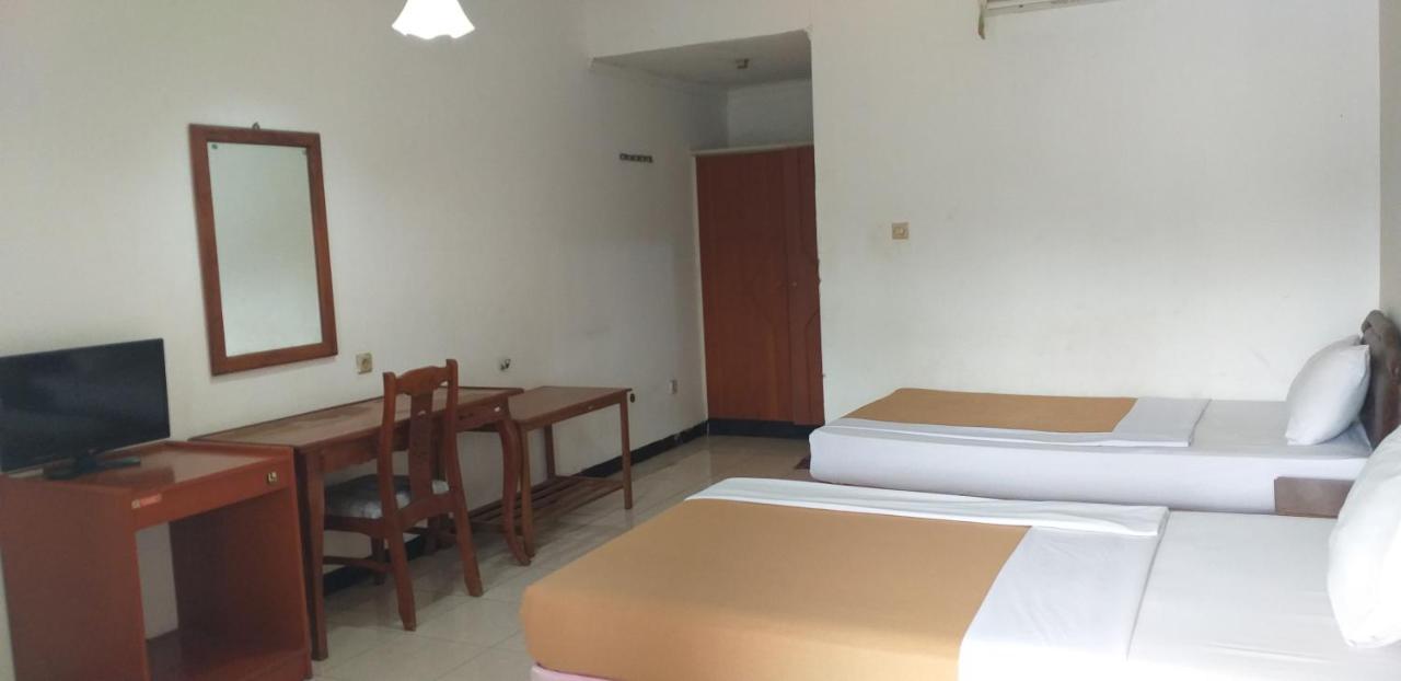 Intan Hotel Purwakarta Esterno foto