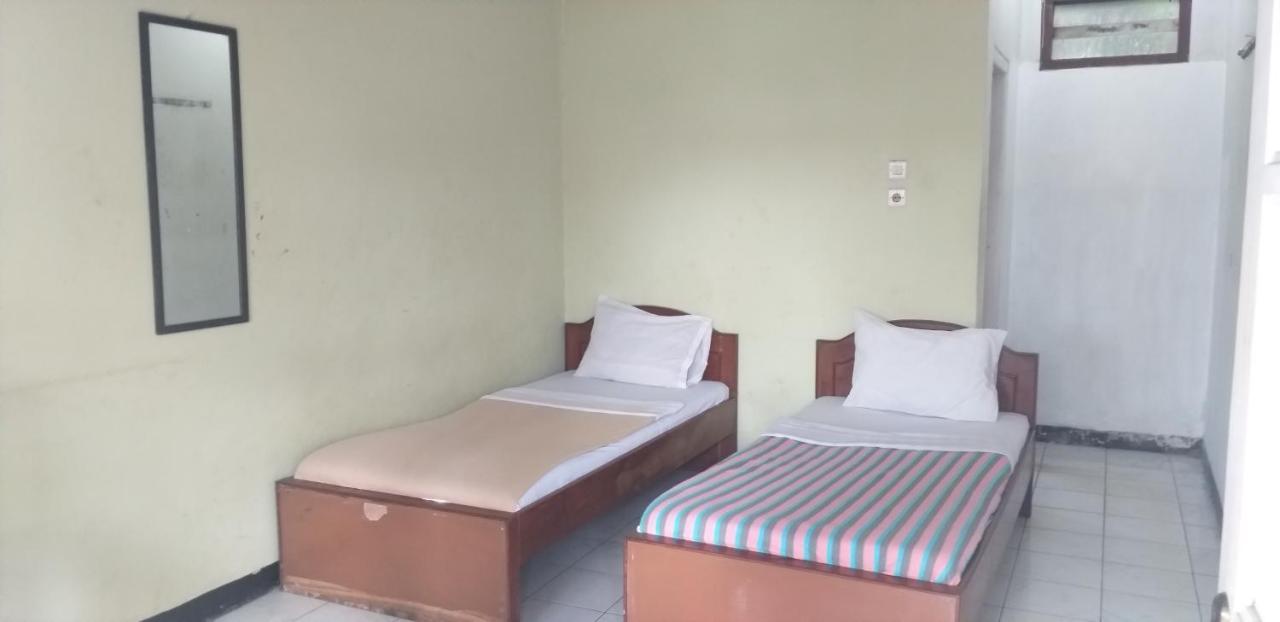 Intan Hotel Purwakarta Esterno foto