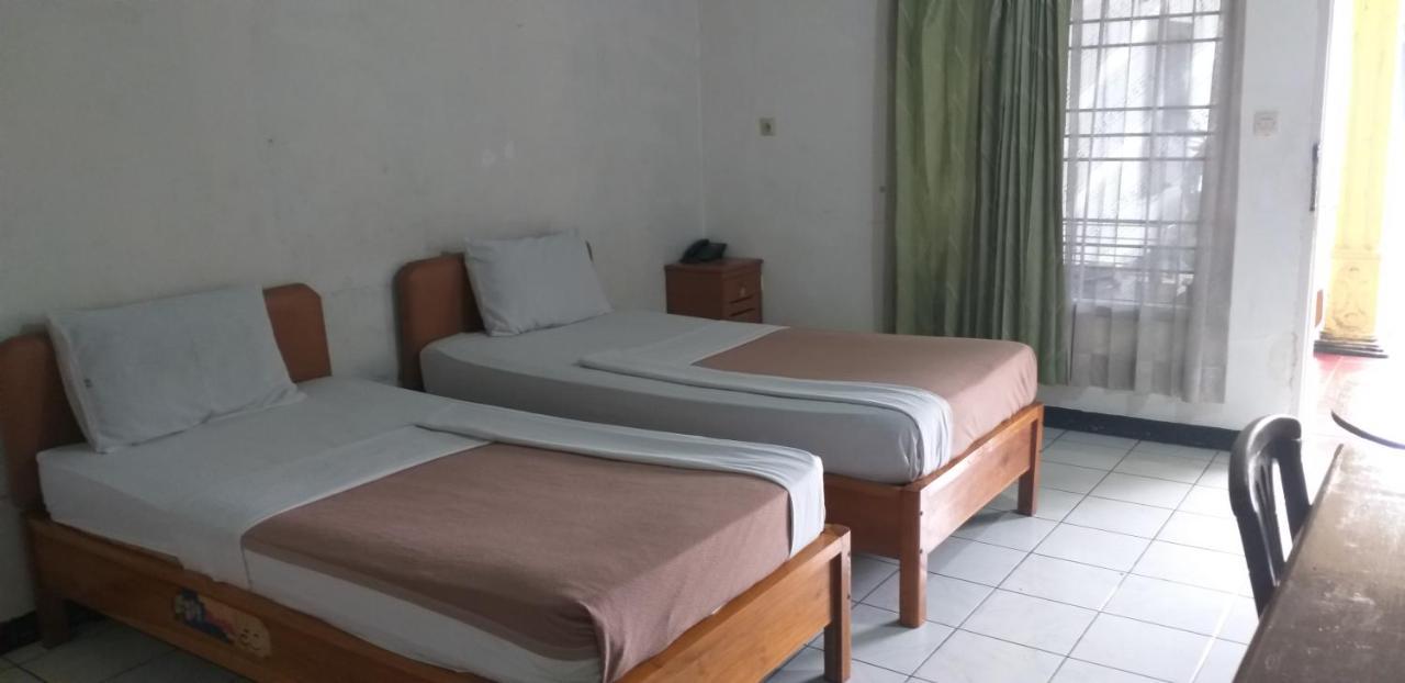 Intan Hotel Purwakarta Esterno foto