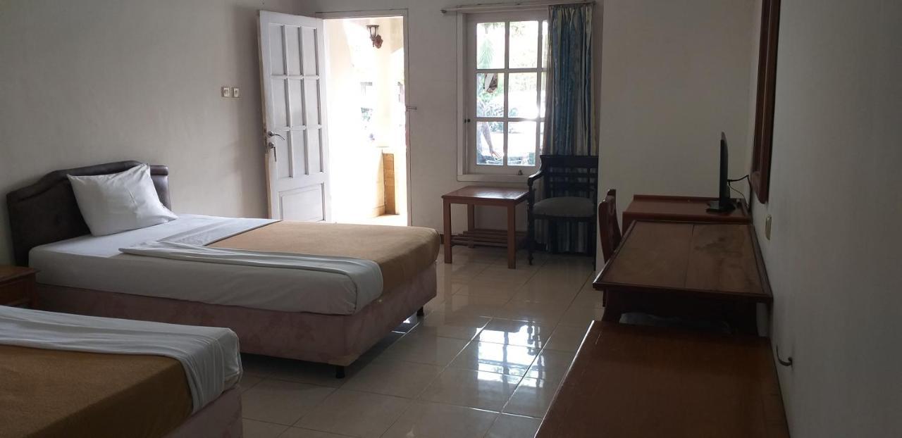 Intan Hotel Purwakarta Esterno foto