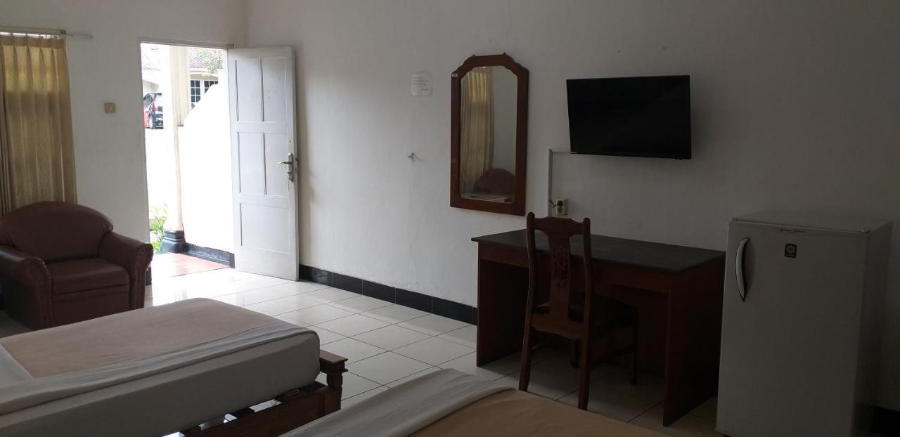 Intan Hotel Purwakarta Esterno foto