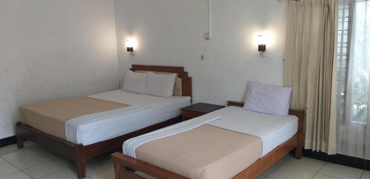 Intan Hotel Purwakarta Esterno foto