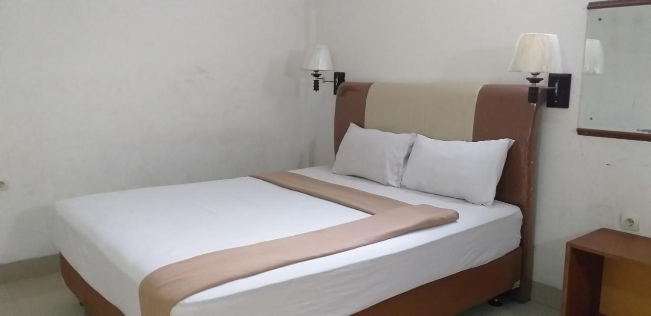 Intan Hotel Purwakarta Esterno foto