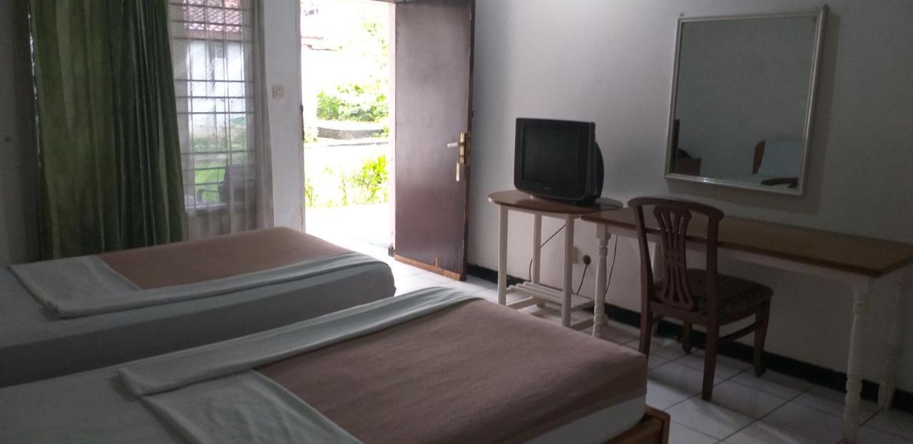Intan Hotel Purwakarta Esterno foto