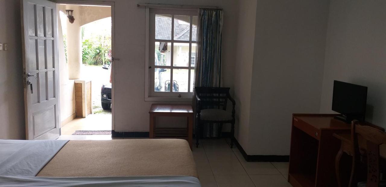 Intan Hotel Purwakarta Esterno foto