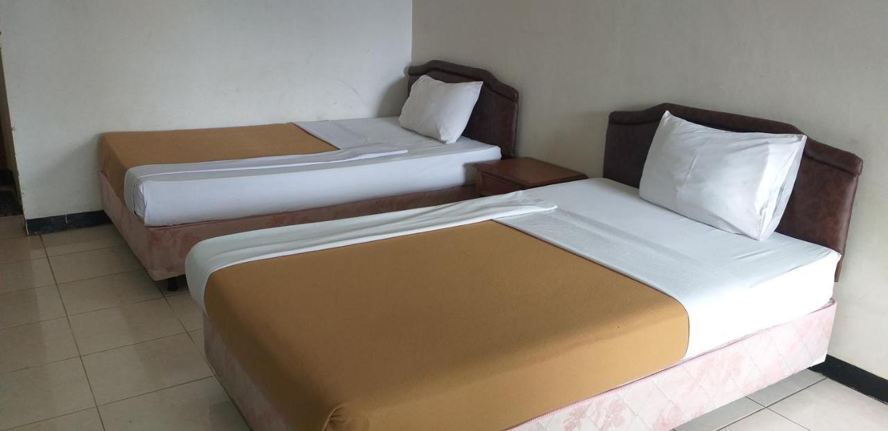 Intan Hotel Purwakarta Esterno foto