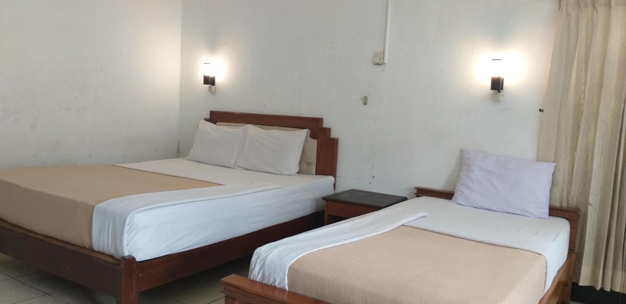 Intan Hotel Purwakarta Esterno foto