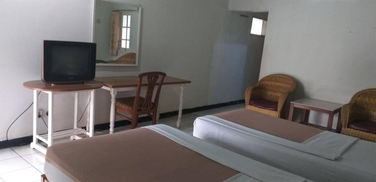 Intan Hotel Purwakarta Esterno foto