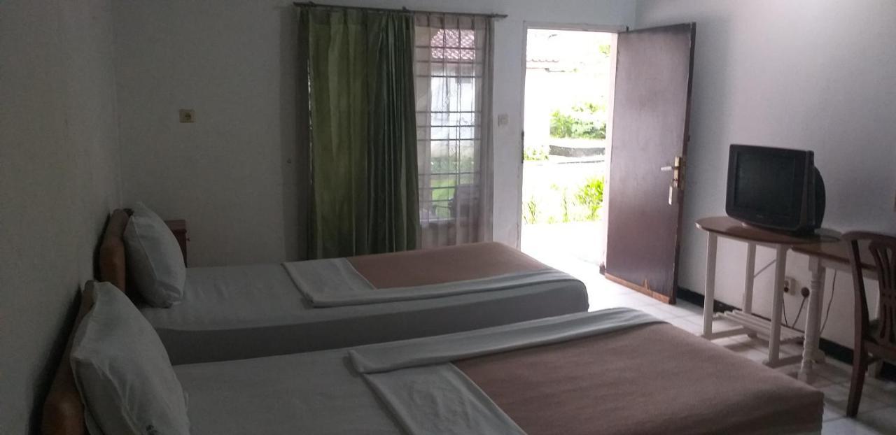 Intan Hotel Purwakarta Esterno foto