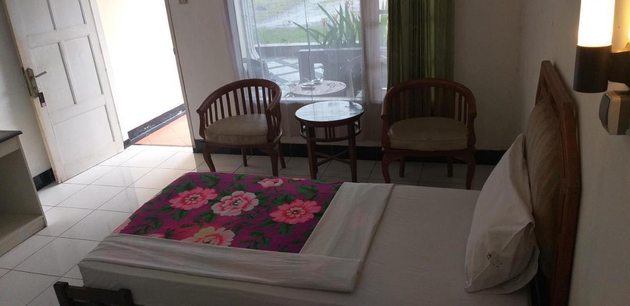 Intan Hotel Purwakarta Esterno foto