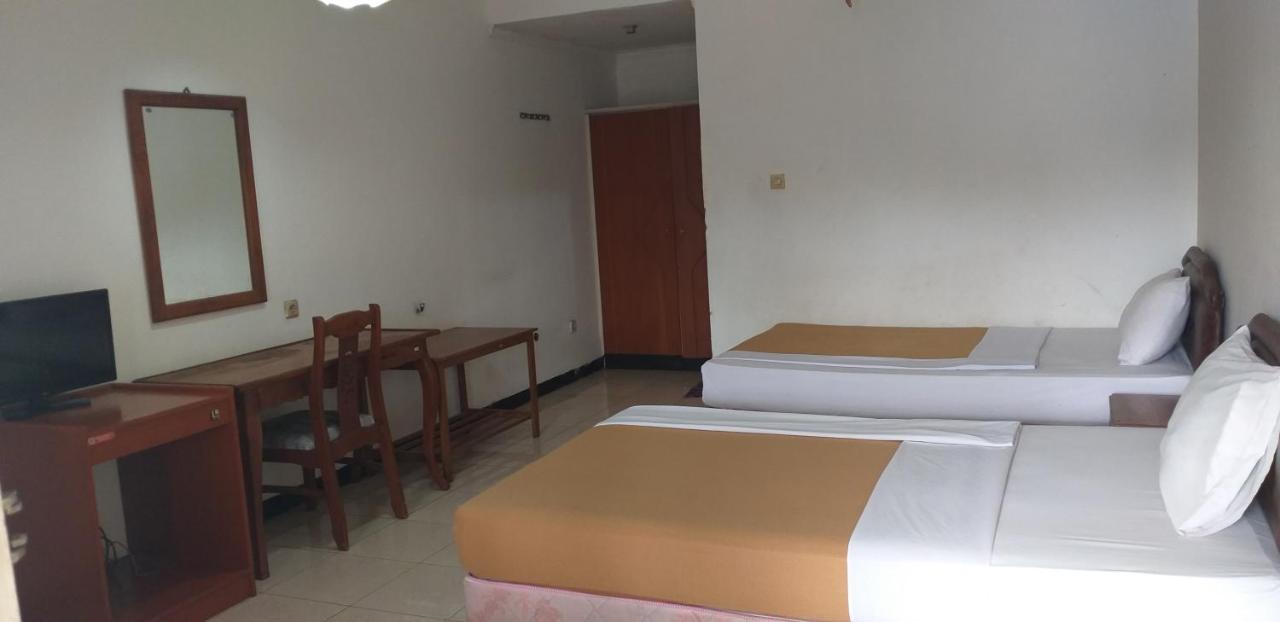 Intan Hotel Purwakarta Esterno foto