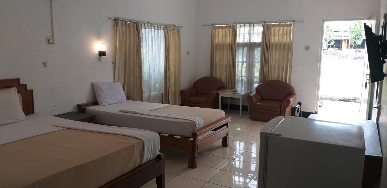 Intan Hotel Purwakarta Esterno foto