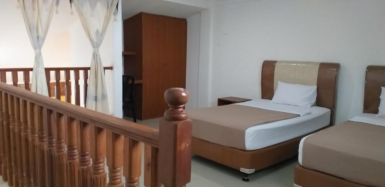 Intan Hotel Purwakarta Esterno foto