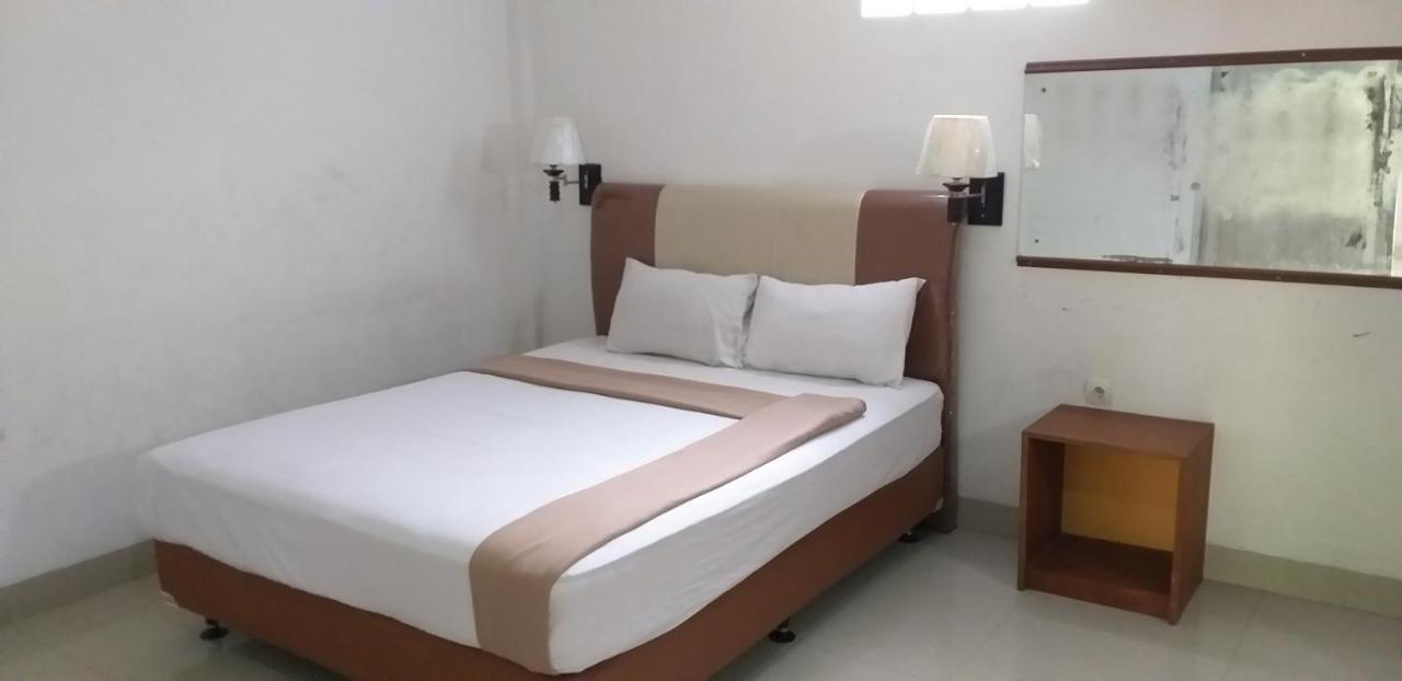 Intan Hotel Purwakarta Esterno foto