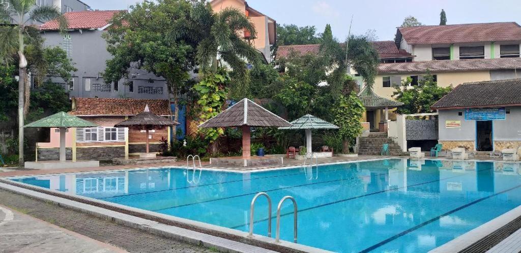 Intan Hotel Purwakarta Esterno foto