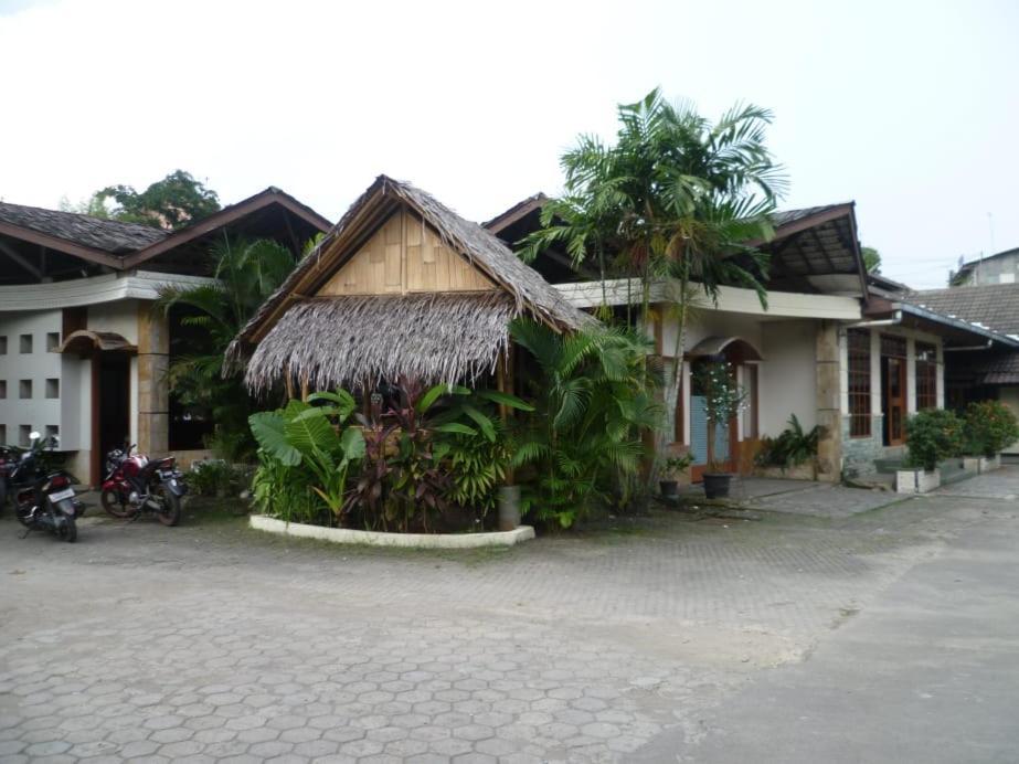 Intan Hotel Purwakarta Esterno foto